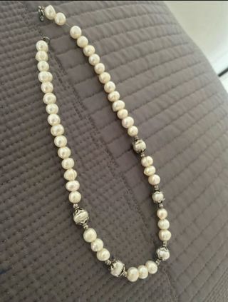 Collar Perlas y Plata, es una pieza antigua