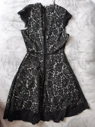 Vestido de encaje negro