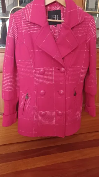 Abrigo DEPT fucsia.