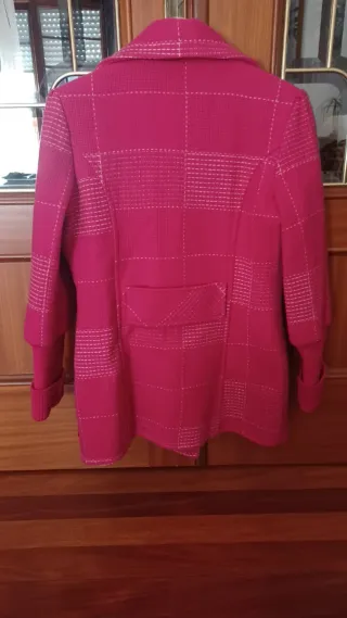 Abrigo DEPT fucsia.
