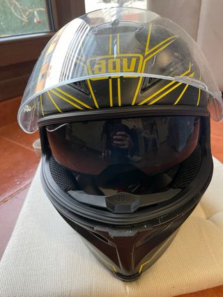 Casco Moto AGV Negro y Amarillo