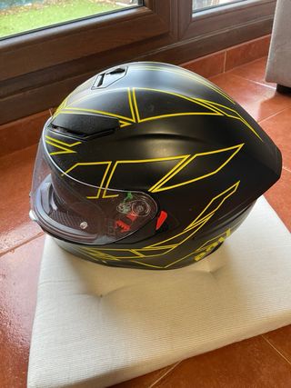 Casco Moto AGV Negro y Amarillo