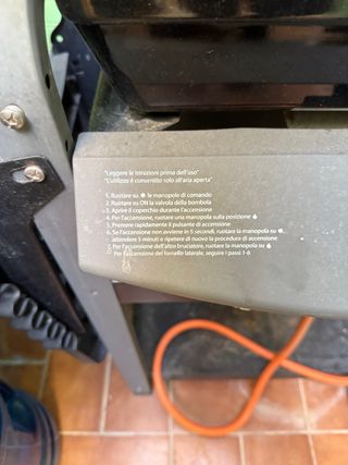 Barbecue in metallo e plastica