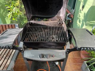 Barbecue in metallo e plastica