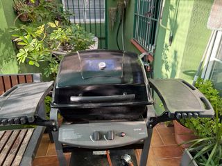 Barbecue in metallo e plastica