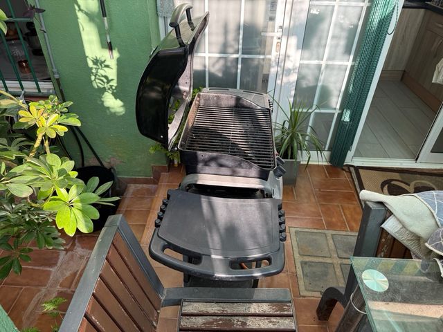 Barbecue in metallo e plastica