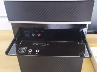 PC Medion con pantalla, teclado y ratón