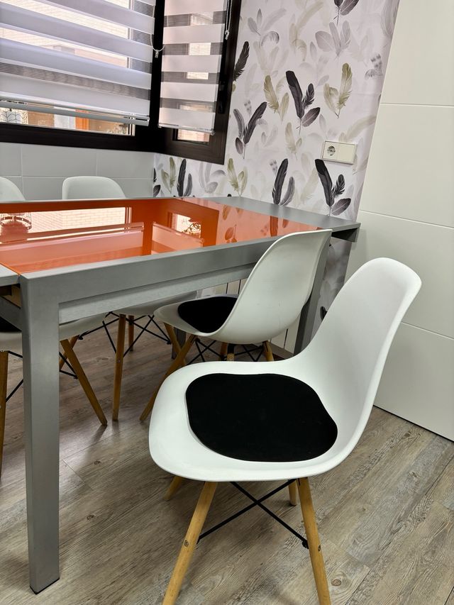 Silla Nórdica Blanca y Negra