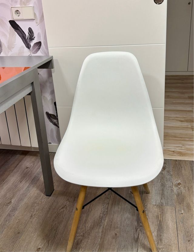 Silla Nórdica Blanca y Negra