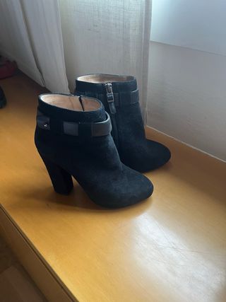 Botines de ante negros