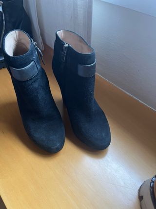 Botines de ante negros