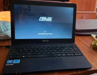 Portátil Asus Negro con cargador