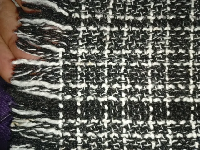 SOLO ENVÍOS. Falda corta con cremallera y flecos