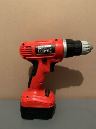 Taladro Black&Decker 12V + Accesorios.