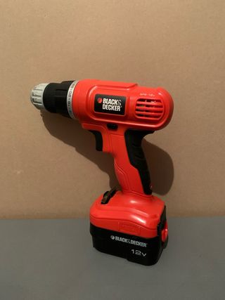 Taladro Black&Decker 12V + Accesorios.