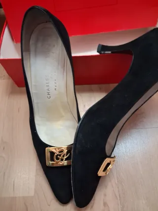 Zapatos Salón Ante Charles Jourdan Negros y Dorado