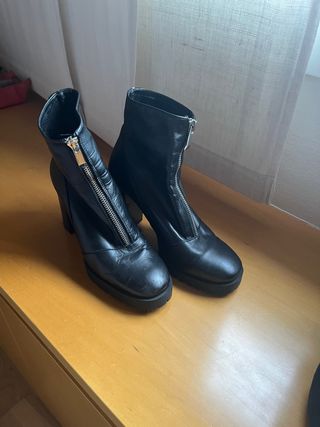 Botines de piel negros con cremallera