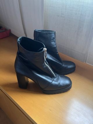 Botines de piel negros con cremallera