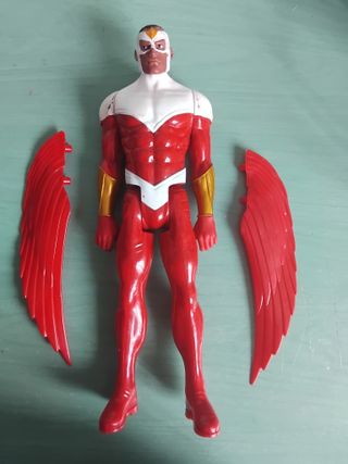 Figura Falcon Articulada con Alas Rojas