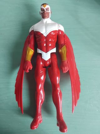 Figura Falcon Articulada con Alas Rojas