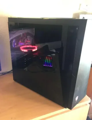 PC Gamer Negro con Luces LED Rojas