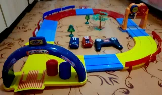Circuito de coches de juguete RC