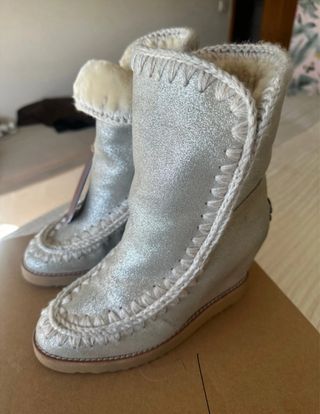 Botas Mou Beige y Plateadas