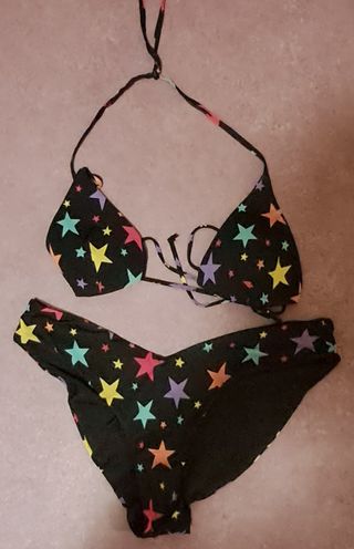 Bikini negro con estrellas multicolor