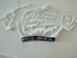 Camiseta Crop Top Work On