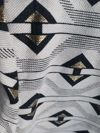 Chaqueta elegante dorada y blanca