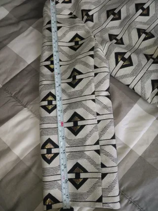 Chaqueta elegante dorada y blanca