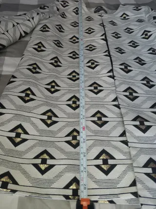 Chaqueta elegante dorada y blanca