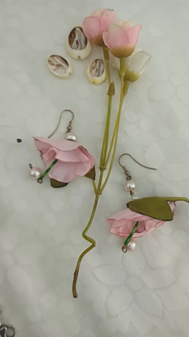 Pendientes flor rosa y perlas