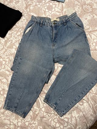 Pantalón vaquero Stradivarius Talla 40