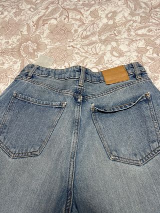 Pantalón vaquero Stradivarius Talla 40