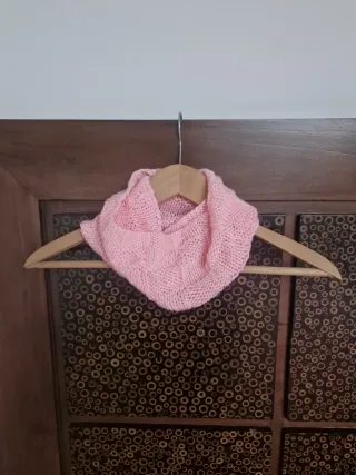 Bufanda tejida a mano rosa