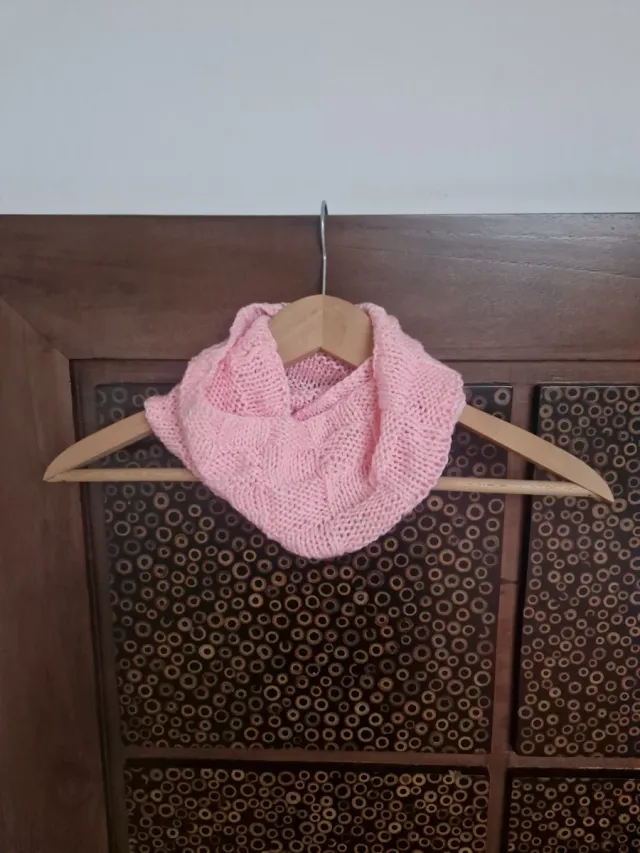 Bufanda tejida a mano rosa