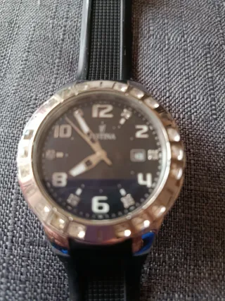 Reloj Festina esfera plateada correa silicona