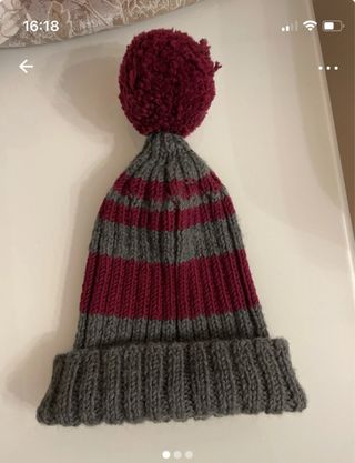 Cappello donna lana grigio e bordeaux