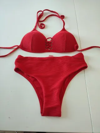 Bikini rojo con cordones