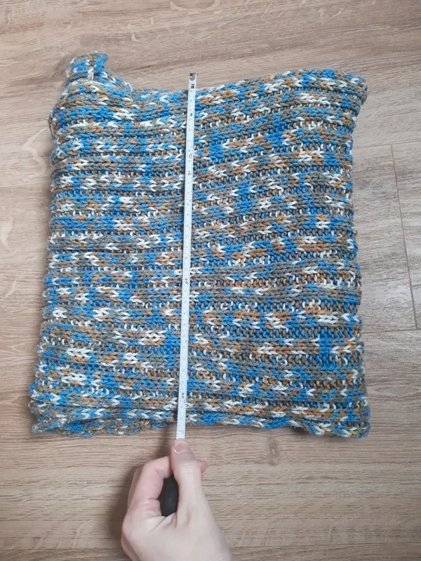 Bufanda tejida a mano tonos azul claro y ocre