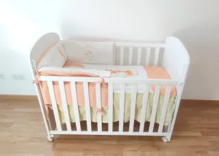 Cuna y cambiador con bañera