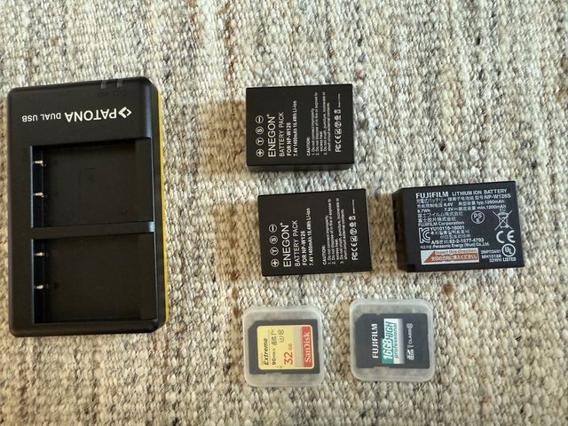 Fujifilm XT-20 + Lente 18-55mm + Accesorios