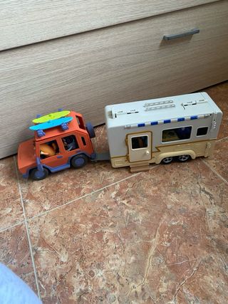Coche y caravana Bluey