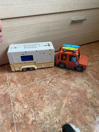 Coche y caravana Bluey