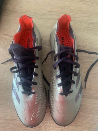 Adidas multitaco Predator plateado/rojo