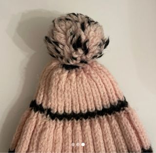 Cappello donna rosa con pompon in lana