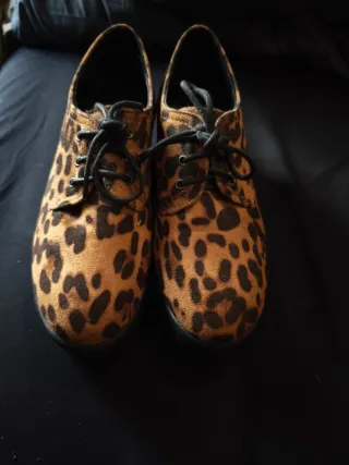 Zapatos leopardo plataforma.