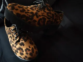 Zapatos leopardo plataforma.