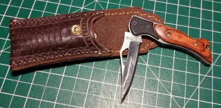 Fundas de cuero para herramientas de corte.